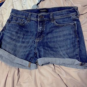 Cuffed left Basic Jean Shorts